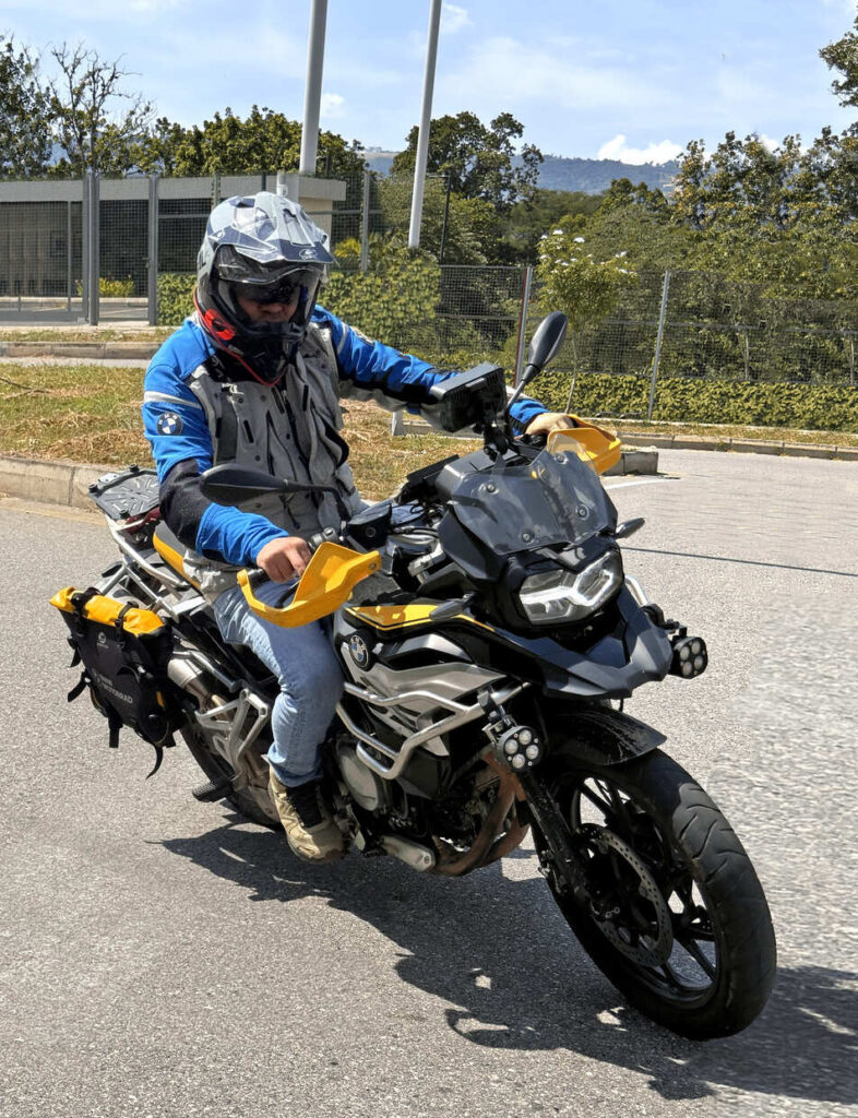 Carlos Andrés Gómez y su afición por las motocicletas maxi trail.