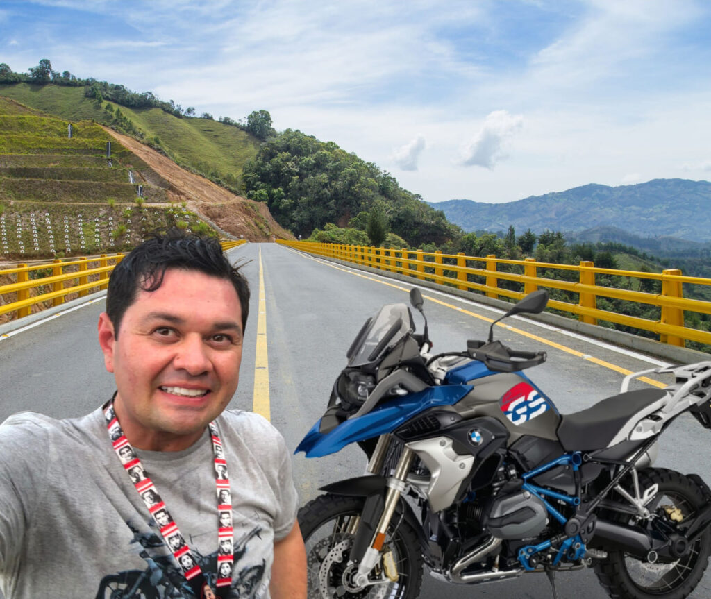 Pedro Gutiérrez Sapuka, aficionado a las rutas largas en moto.