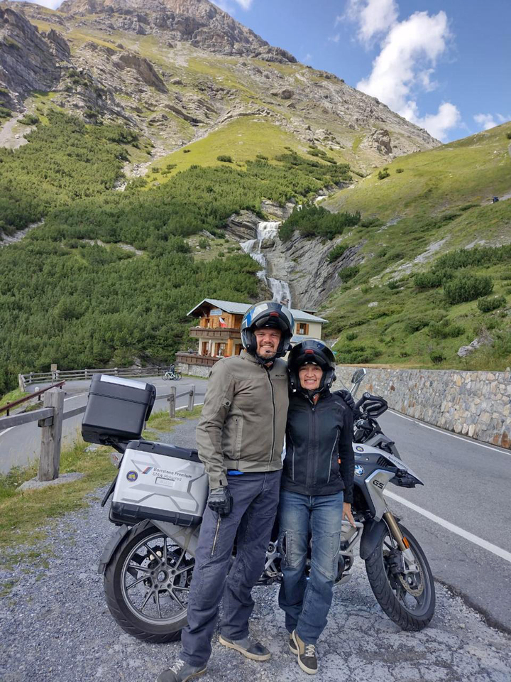 avier Cifuentes y su pasión por los viajes en motocicleta.