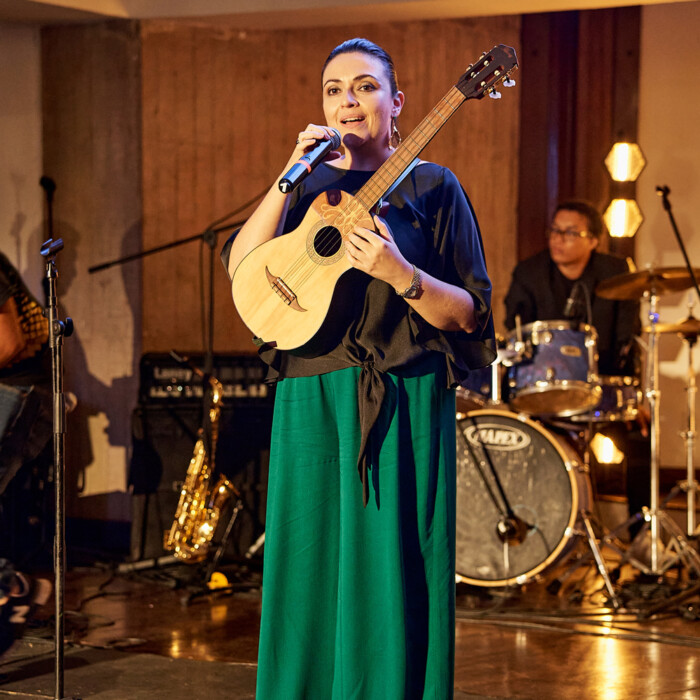 Tatiana Latorre Ordúz cantó en homenaje a su padre Alejandro Latorre